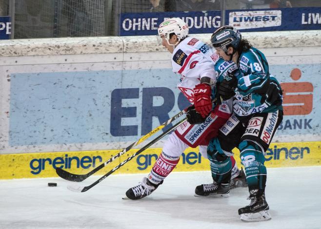 Mate Gaspar  (EHC Liwest Black Wings Linz) und Patrick Harand (EC KAC)  EHC Liwest Black Wings Linz vs EC KAC, Pick Round