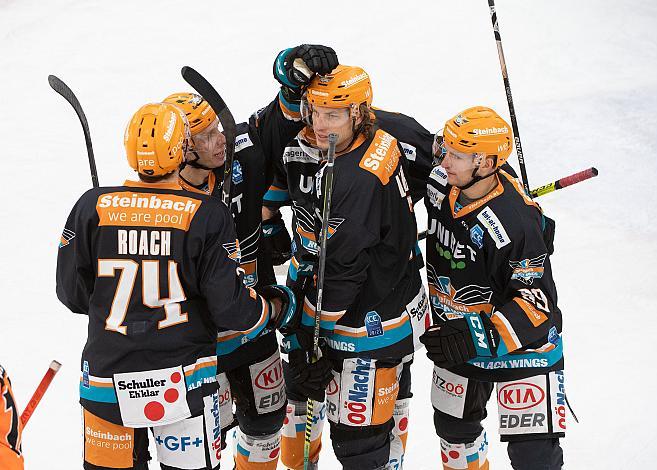 Die Black Wings 1992 feiern das Tor zum 1 zu 0 durch Marco Brucker (Steinbach Black Wings 1992) Steinbach Black Wings 1992 vs Graz 99ers, Qualifikationsrunfe Eishockey, Bet at Home ICE Hockey League