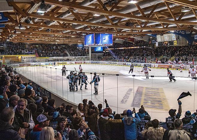 der EHC Liwest Black Wings Linz feiert ein Tor  EHC Liwest Black Wings Linz vs HCB Suedtirol Alperia