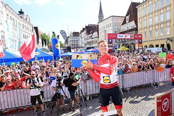  Im Roten Lidl - Trikot des Gesamtführenden der Lidl Tour of Austria Gregor Mühlberger, 4. Etappe von Steyr nach Steyr, 170,5km, Tour of Austria Feiert in Steyr