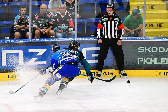 Paolo Wieltschnig (EC iDM Wärmepumpen VSV), Shawn St.Amant (Steinbach Black Wings Linz) Testspiel Steinbach Black Wings Linz vs EC VSV, Linz AG Eisarena 