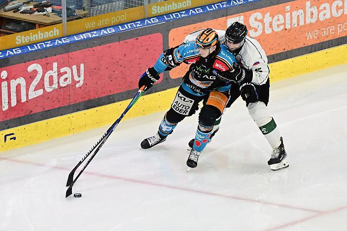 Luka Maver (Steinbach Black Wings Linz), Blaz Gregorc (Olimpija Ljubljana) Win2Day ICE Hockey League,  Steinbach Black Wings Linz vs Olimpija Ljubljana,  Linz AG Eisarena 