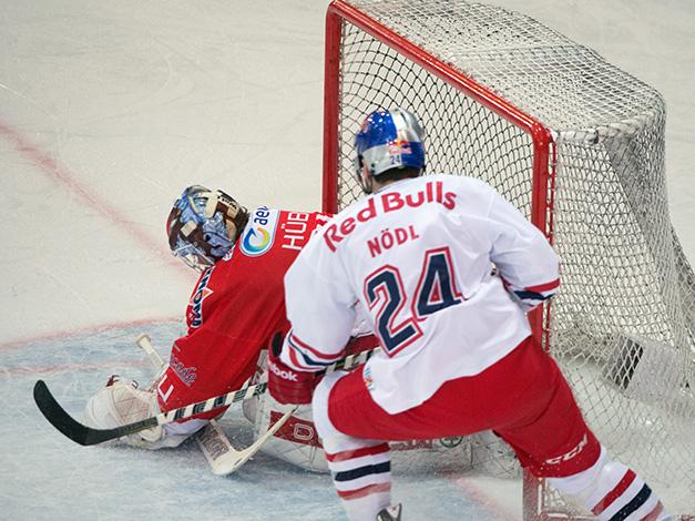 Andreas Noedl, Salzburg vor Jaroslav Huebl, Tormann Bozen, EC Red Bull Salzburg vs HCB Suedtirol, Halbfinale, 3. Finale, Play-Offs 