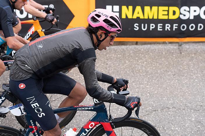Egan Bernal (COL, Ineos Grenadiers) im Rosa Trikot am Weg zur Bergwertung Gornje Cerovo in Slowenien. Stage 15 Grado - Gorizia (147km), 104. Giro d Italia, UCI Worl Tour