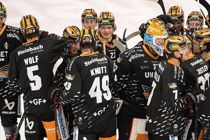 Die Steinbach Black Wings Linz feiern den Sieg über Laibach,  Steinbach Black Wings Linz vs HK SZ Olimpija, 22. Runde, Trikot Movember, ICE Hockey League, Steinbach Black Wings Linz, Linz AG Eisarena
