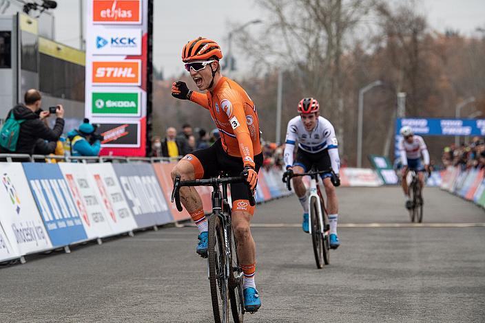 Podest Men U23, Sieger, Nr.3 Mees Hendrix (NED), 2. Platz, Nr.2 Ryan Kamp (NED), Platz 3, Nr.15 Cameron Mason (GBR), UCI Cyclocross World Cup, Tabor CZ