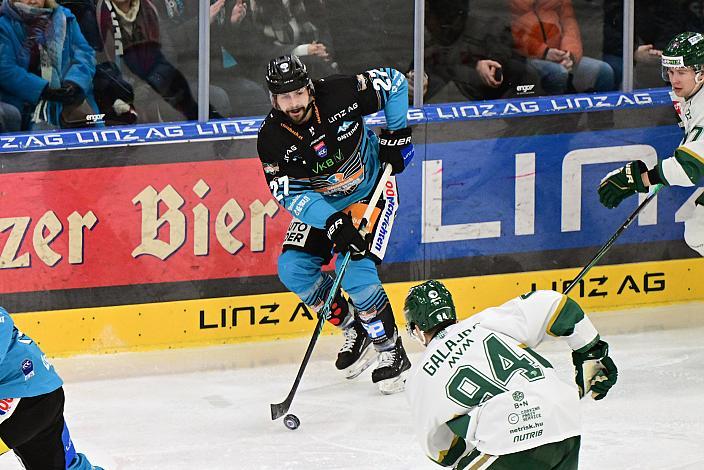 Shawn St.Amant (Steinbach Black Wings Linz), Zsombor Galajda (FTC-Telekom) 45. Runde ICE, Steinbach Black Wings Linz vs FTC-Telekom, Linz AG Eisarena 