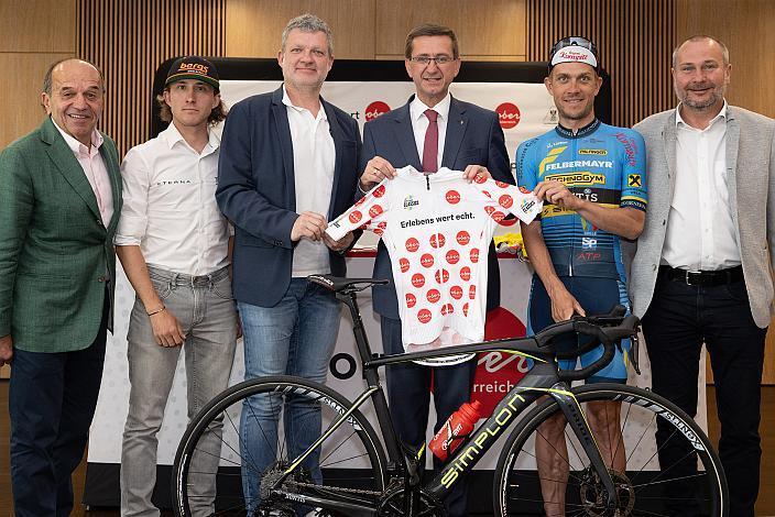 v.l. Paul Resch (Präsident LRV Oberösterreich), Raphael Hammerschmid (AUT, Hrinkow Advarics), Christian Obermüller (OÖ Torismus), Wirtschafts- und Sport-Landesrat Markus Achleitner (Oberösterreich), Riccardo Zoidl (AUT, Team Felbermayr Simplon Wels), Bgm Bad Leonfelden Thomas Wolfesberger, (Pressekonferenz Int. Raiffeisen Oberösterreich Rundfahrt (UCI Kat. 2.2), Olympiazentrum Linz