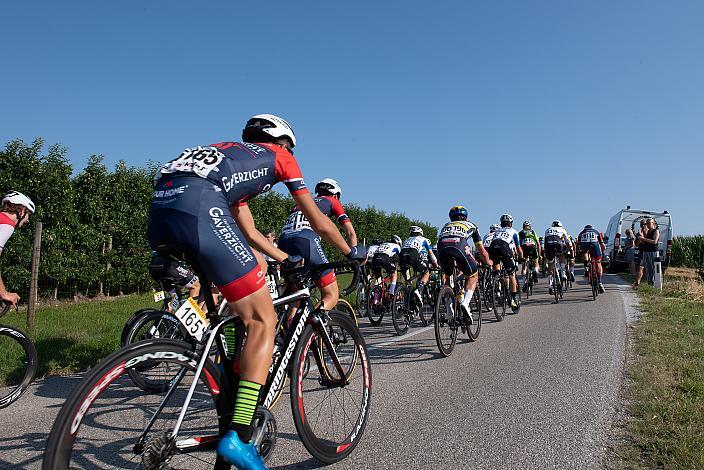 Das Feld am Mistelbacherberg 46. Int. Keine Sorgen,  Junioren Rundfahrt UCI Kat. MJ 2.1, 1. Etappe Haid/Ansfelden - Marchtrenk