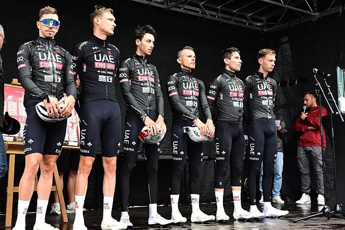 Team UAE Team Emirates mit Rundfahrtssieger Diego Ulissi (ITA, UAE Team Emirates), Felix Grossschartner (AUT, UAE Team Emirates) 73. Tour of Austria, ME 2.1 5 Etappe  Kufstein, Patscherkofel Kondulenzfahrt
