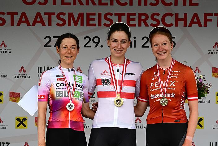  Podest Damen 2. Platz Anna Kiesenhofer (AUT, Team Cookina ARBÖ ASKÖ Graz), Siegerin Christina Schweinberger (AUT, Fenix-Deceuninck) , 3. Platz Carina Schrempf (AUT, Fenix-Deceuninck), ÖM Staatsmeisterschaft, Zeitfahren, Frauenkirchen, Burgenland