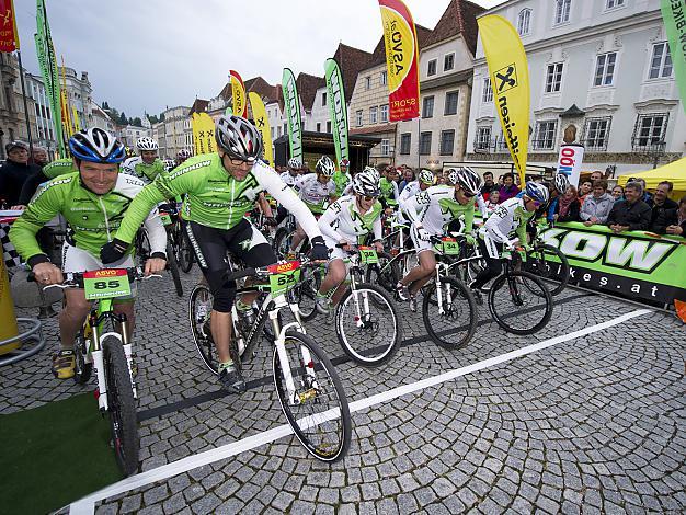 Start zum Rennen der Promis
