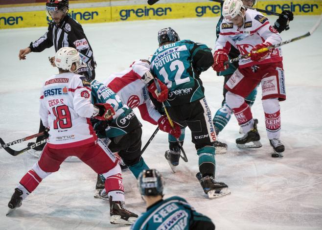 Ryan Michael Potulny (EHC Liwest Black Wings Linz) und Manuel Geier (EC KAC)  EHC Liwest Black Wings Linz vs EC KAC, Pick Round