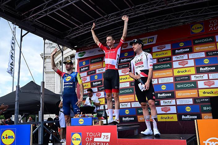 3. Platz Bauke Mollema (NED, Lidl - Trek), Gesamtsieger der 75. Lidl Tour of Austria Gregor Mühlberger (AUT, Austria), 2. Platz Kevin Vermaerke (USA, UAE Team Emirates),  5. Etappe von Langenlois nach Wien, 109km, Tour of Austria