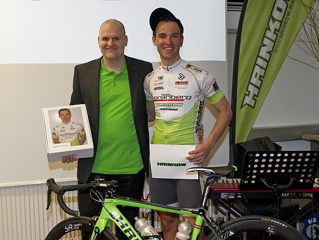 Alexander Hrinkow, praesentiert das Teamrad von Team Vorarlberg mit Christoph Springer, Team Vorarlberg