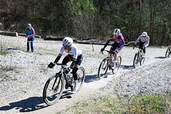 Siegerin Geerike Schreurs  (NED, SD Worx-Protime), Caerolin Schiff  (GER Canyon CLLCTV)  06.04.2025 RAD 2. UCI Woerthersee Gravel Race Damen, Velden am Wörthersee
