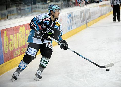 Fabian Scholz erzielt das 1 zu 0 im Powerplay, Liwest Black Wings Linz vs Straubing Tigers 