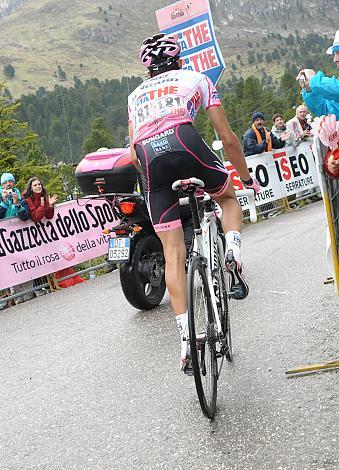 Im Rosa Trikot  Alberto Contador, Team Saxo Bank Sunguard im Anstieg zur Bergankunft Gardeccia, im Fassa Tal.