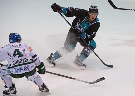 Brian Lebler (EHC Liwest Black Wings Linz)  EHC Liwest Black Wings Linz  vs Augsburger Panther