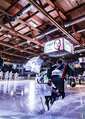 Im Bild: Intro Brian Lebler (EHC Liwest Black Wings Linz) Eishockey,  EHC Liwest Black Wings Linz vs HC Orli Znojmo