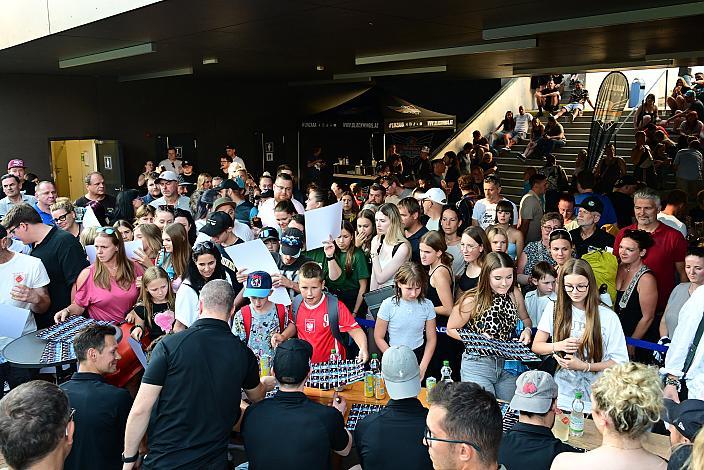Team und Trikotpräsentation, Steinbach Black Wings Linz , Linz AG Eisarena 