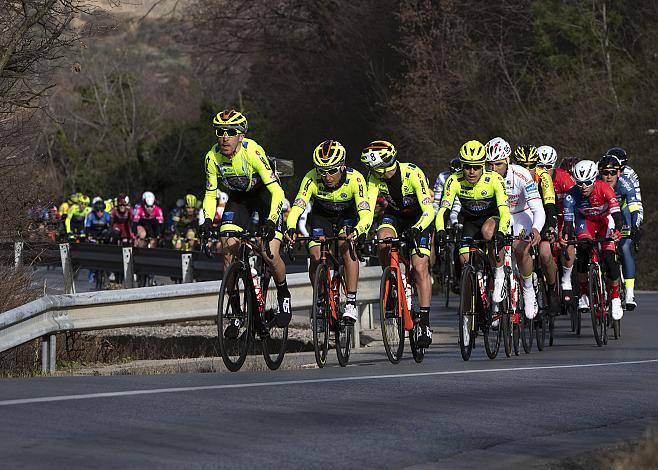 Team Neri Sottoli an der Spitze des Feldes, 6. GP Izola Slowenien 