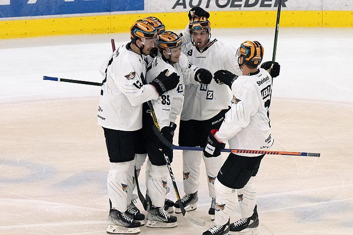 Die Steinbach Black Wings Linz feiern das Tor zum 1 zum 0 durch Michael Haga (Steinbach Black Wings Linz), Steinbach Black Wings Linz vs Eisbären Berlin,  WIn2day ICE Hockey League