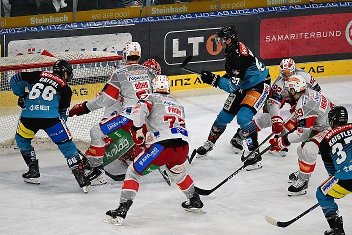 Stefan Gaffal (Steinbach Black Wings Linz), Andreas Kristler (Steinbach Black Wings Linz), Luka Maver (Steinbach Black Wings Linz) vor Tormann Sebastian Dahm (EC KAC), 41. Runde ICE, Steinbach Black Wings Linz vs EC KAC, Linz AG Eisarena 