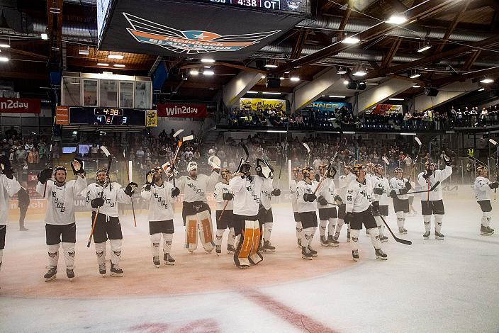 die Steinbach Black Wings Linz feiern den Sieg Steinbach Black Wings Linz vs Eisbären Berlin,  WIn2day ICE Hockey League