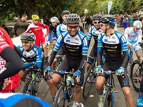 Team NetApp Endura am Start zum Radrennen, Paris - Tours