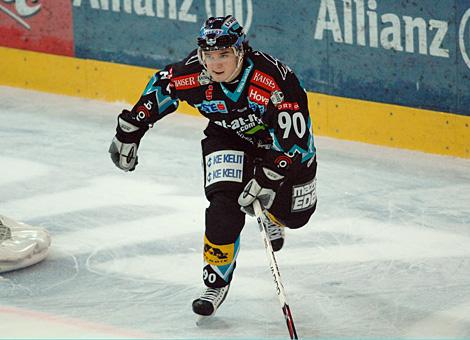 #90 Patrick Maier, Stuermer, EHC Liwest Black Wings Linz