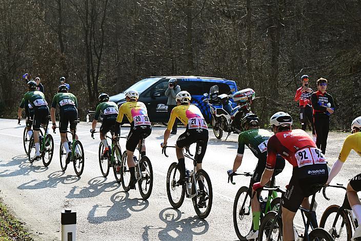 Team Hrinkow Advarics an der Spitze des Pelotons,  65. Rad Saison Eroeffnungsrennen Leonding