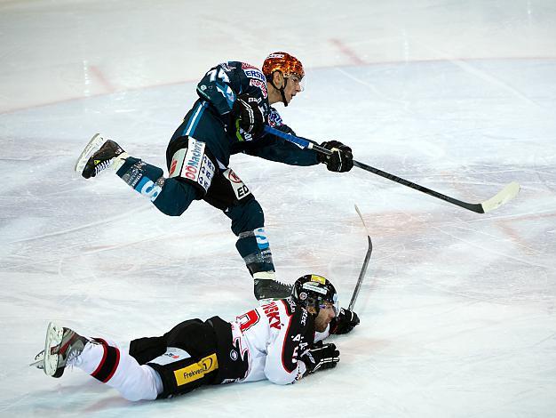 Daniel Oberkofler, Linz und Riuchard Pavlikovsky, Znaim, EHC Liwest Black Wings Linz vs HC Orli Znojmo