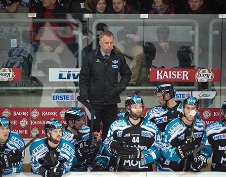 Head-Coach Robert Daum (EHC Liwest Black Wings Linz), EHC Liwest Black Wings Linz vs HCB Suedtirol