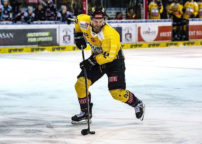 Im Bild: Alex Wall (Vienna Capitals) Eishockey,  EHC Liwest Black Wings Linz vs Spusu Vienna Capitals