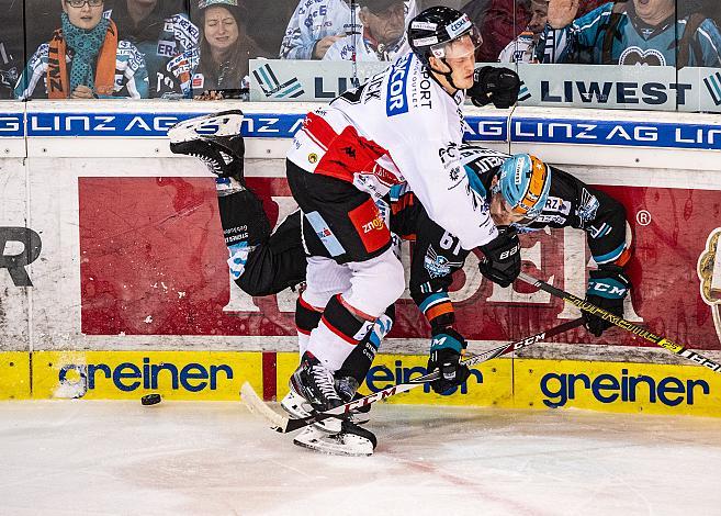 Im Bild: Robert Flick (HC Orli Znojmo), Juraj Valach (EHC Liwest Black Wings Linz)  Eishockey,  EHC Liwest Black Wings Linz vs HC Orli Znojmo