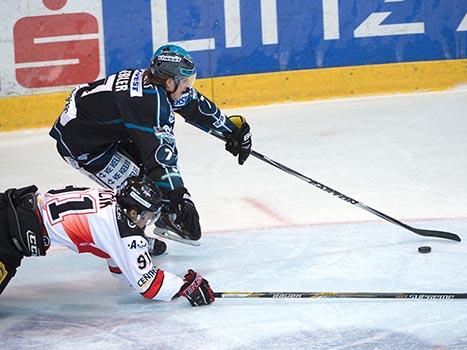 Brian Lebler, Linz und Martin Nemcik, Znaim, . EHC Liwest Black Wings Linz vs HC Orli Znojmo