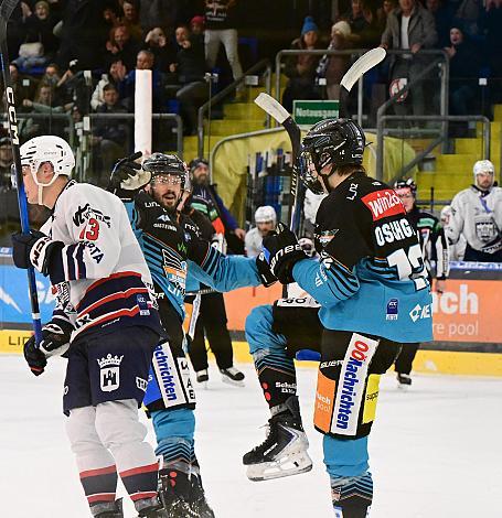 Jonathan Oschgan (Steinbach Black Wings Linz) jubelt über das Tor zum 7 zu 0,  34. Runde ICE, Steinbach Black Wings Linz vs Hydro Fehervar AV 19, Linz AG Eisarena 