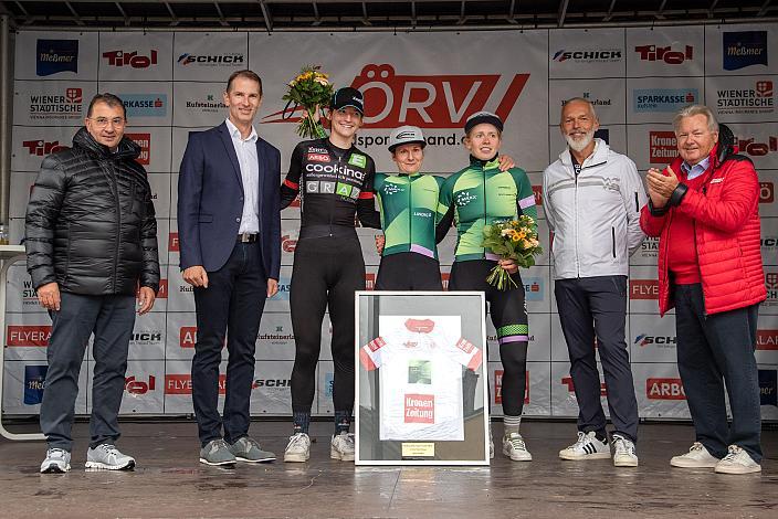 Radliga Podest Damen 2. Platz Petra Zsanko (HUN, Team Cookina ARBÖ ASKÖ Graz RLM Stmk), 1. Platz und Siegerin Radliga Lydia Ventker (GER, MAXX-Solar Linding Woman Racing RG), 3. Platz Helena Bieber (GER, MAXX-Solar Linding Woman Racing RG),  Austrian Cycling League 2022, Radsport, Damen Radliga, Kufstein, Tirol, Radliga Finale 2022