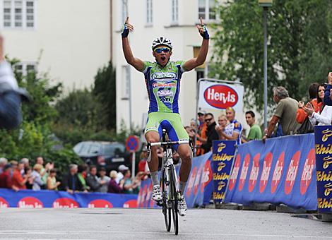 1. KRIZEK Matthias AUT REG Team 2000 Veneto Marchiol ITA  jubelt ueber seinen Sieg.
 