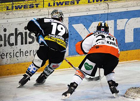 #19 Rob Shearer Liwest Black Wings Linz vs. Sven Klimbacher, EC Moser Medical Graz 99ers