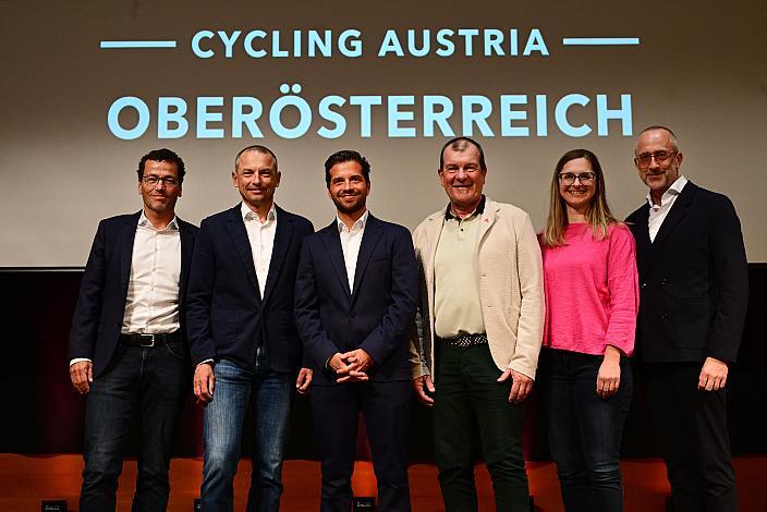 v.l. Thomas Schwingshandl (CEO Fa. Schwingshandl), Alois Badegruber (Vizepräsident Cycling Oberösterreich), Mario Rossmann  Präsident (Cycling Oberösterreich, LRV Oberösterreich), Walter Ameshofer (LRV OÖ Vize Präsident), Helga Mitmasser (Finanz Referentin Cycling Oberösterreich), Patrick Hochhauser (Vizepräsident Cycling Oberösterreich), LRV Oberösterreich Generalversammlung