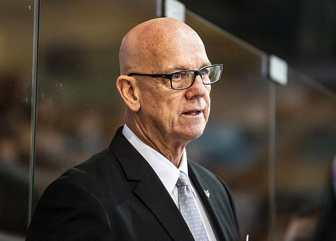 Im Bild:  Head-Coach Tom Rowe (EHC Liwest Black Wings Linz) Eishockey,  EHC Liwest Black Wings Linz vs Spusu Vienna Capitals