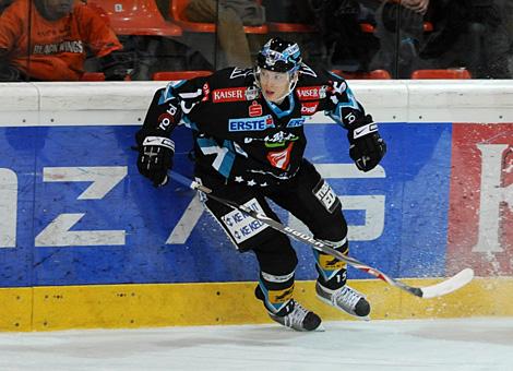 #15 Matthias Iberer, Stuermer, Liwest Black Wings Linz