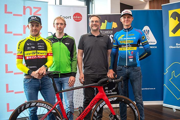 v.l. Riccardo Zoidl (AUT, Team Vorarlberg), Rainer Kepplinger (AUT, Hrinkow Advarics), Vertreter der Fa. Ökofen, Moran Vermeulen (AUT, Team Felbermayr Simplon Wels), Pressekonferenz Int. Raiffeisen Oberösterreich Rundfahrt (UCI Kat. 2.2), Olympiazentrum Linz