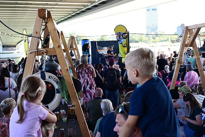 Fans bei der Teampräsentation, die Steinbach Black Wings Linz,  TeamPräsentation,  Steinbach Black Wings Linz