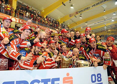 Der KAC jubelt ueber den Meistertitel 2008-2009.