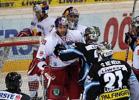 Brad Purdie Liwest Black Wings Linz vs. Daniel Welser EC Red Bull Salzburg