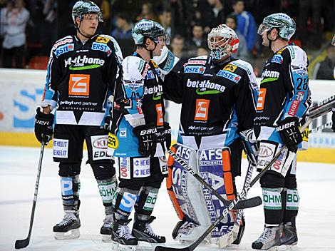 Brian Lebler, Curtis Murphy, Alex Westlund und Mike Ouellette, EHC Liwest Black Wings Linz vs. UPC Vienna Capitals 