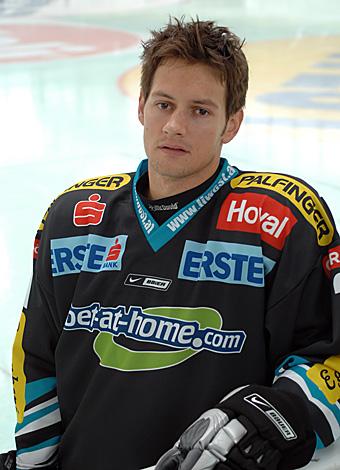 #21 Philipp Lukas, Stuermer, EHC Liwest Black Wings Linz